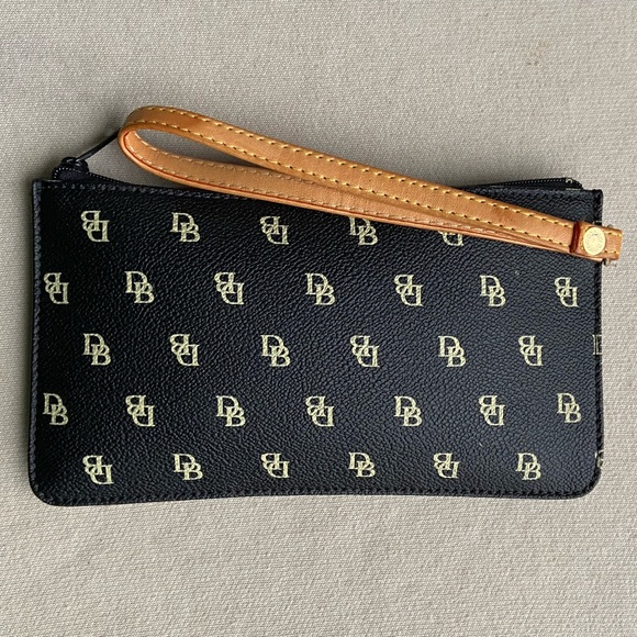 Dooney & Bourke wristlet. - Picture 12 of 13